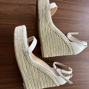 Steve Madden “Survive” White Espadrille Wedge Sandal Size 7.5